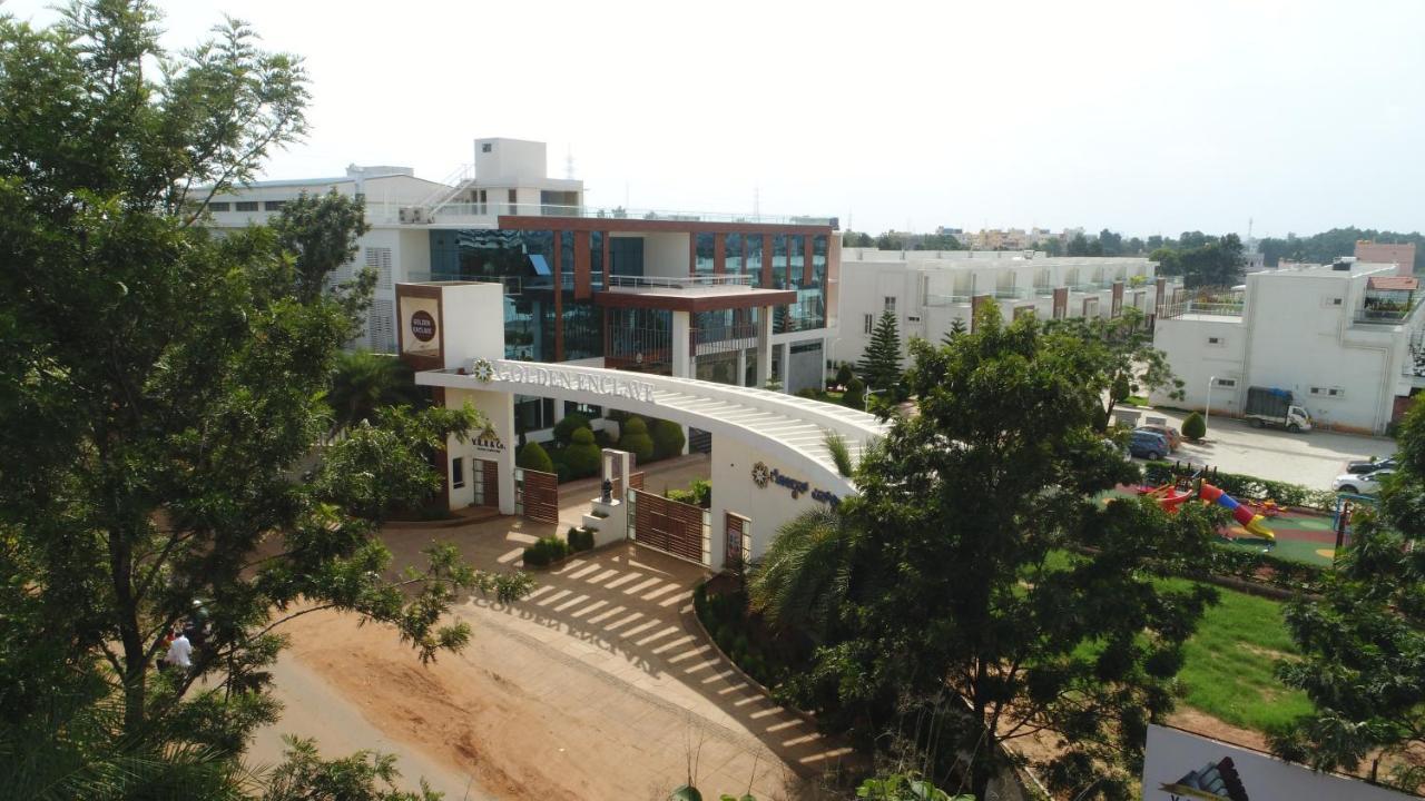 Vrr Astoria Hotel & Convention Center Jigani Bagian luar foto