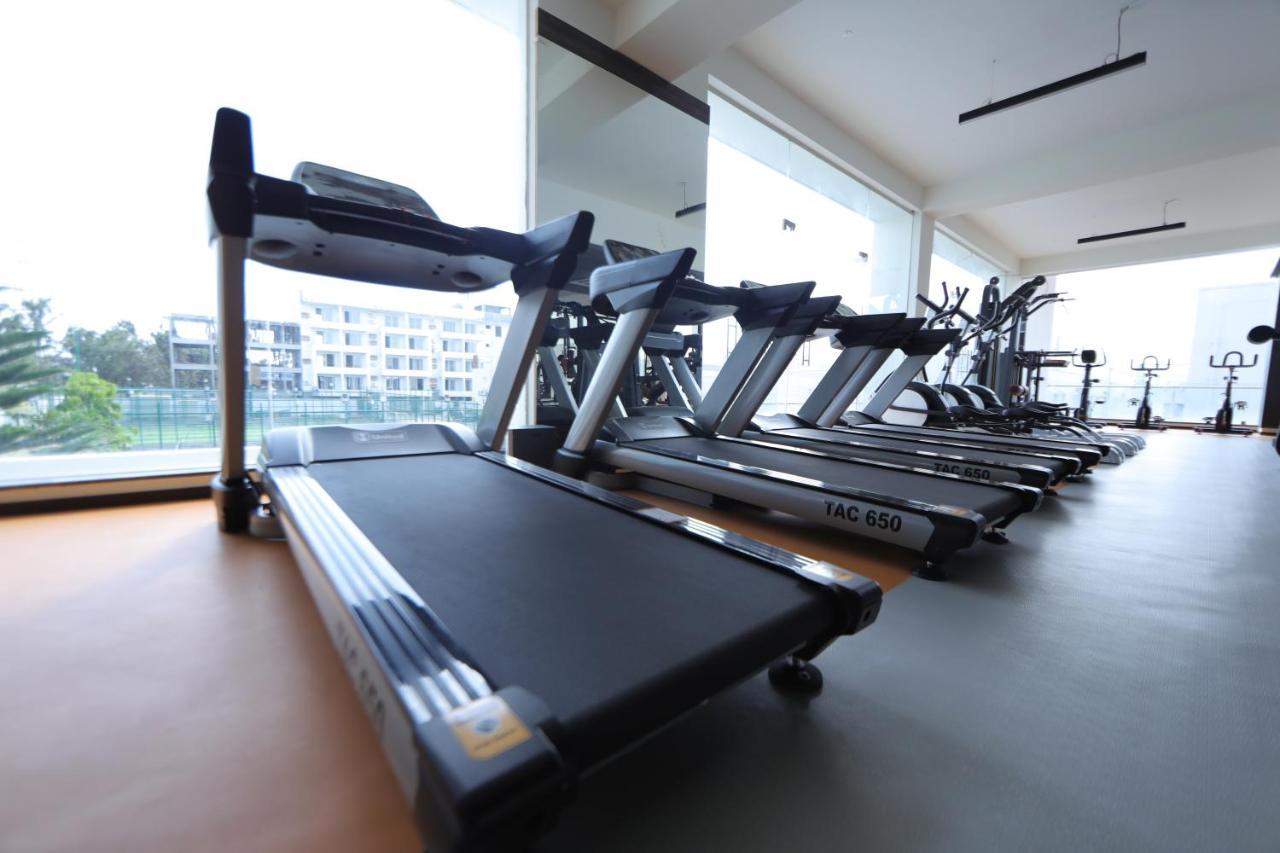 Vrr Astoria Hotel & Convention Center Jigani Bagian luar foto
