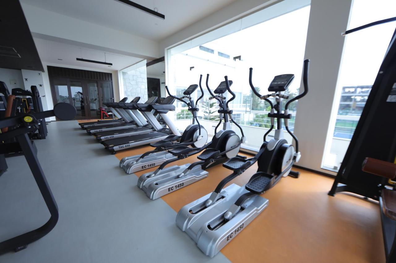 Vrr Astoria Hotel & Convention Center Jigani Bagian luar foto