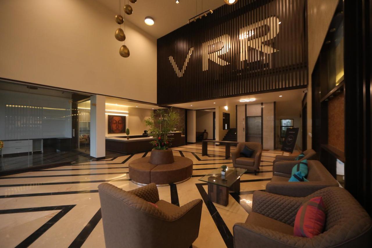 Vrr Astoria Hotel & Convention Center Jigani Bagian luar foto