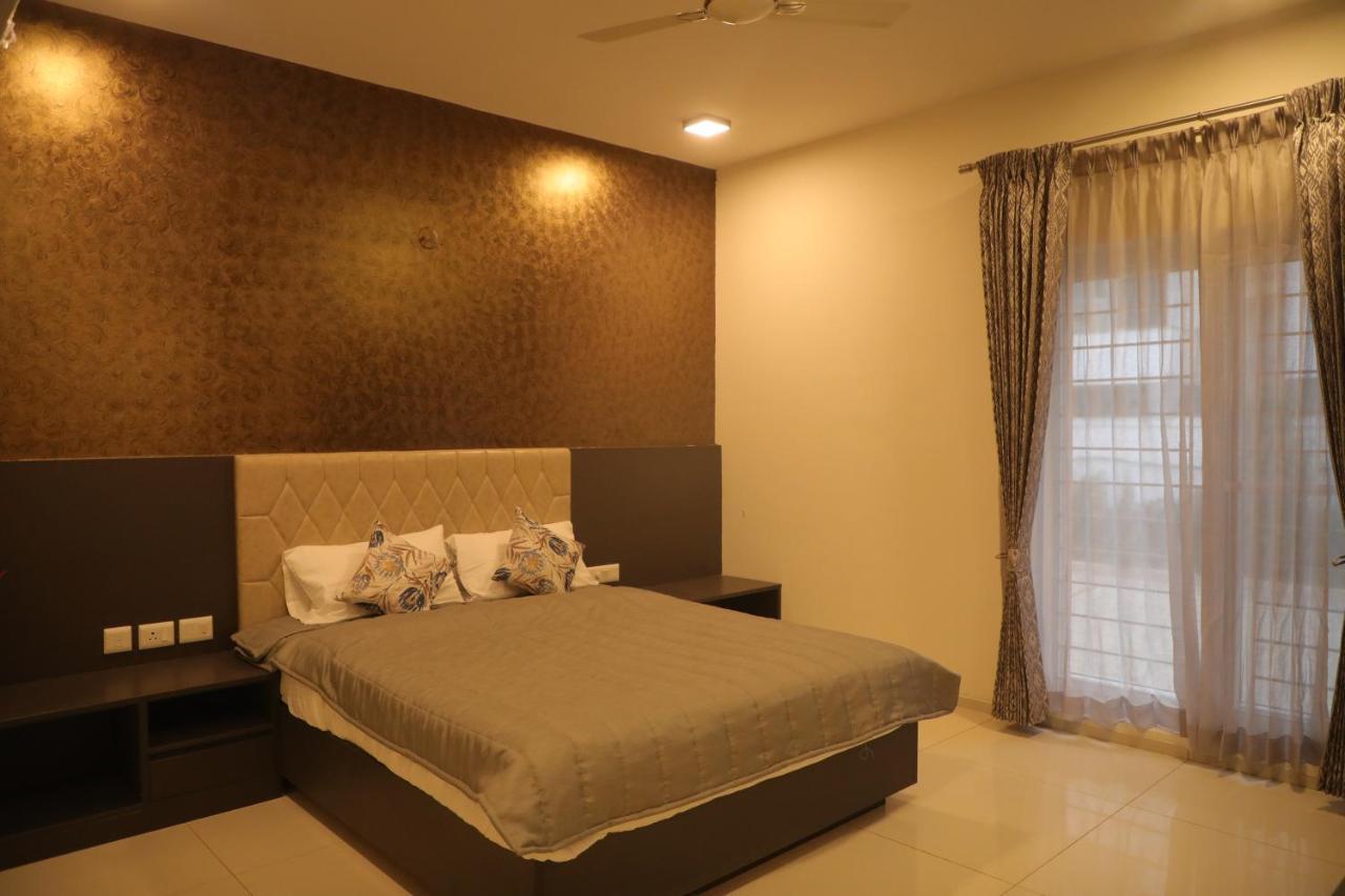 Vrr Astoria Hotel & Convention Center Jigani Bagian luar foto