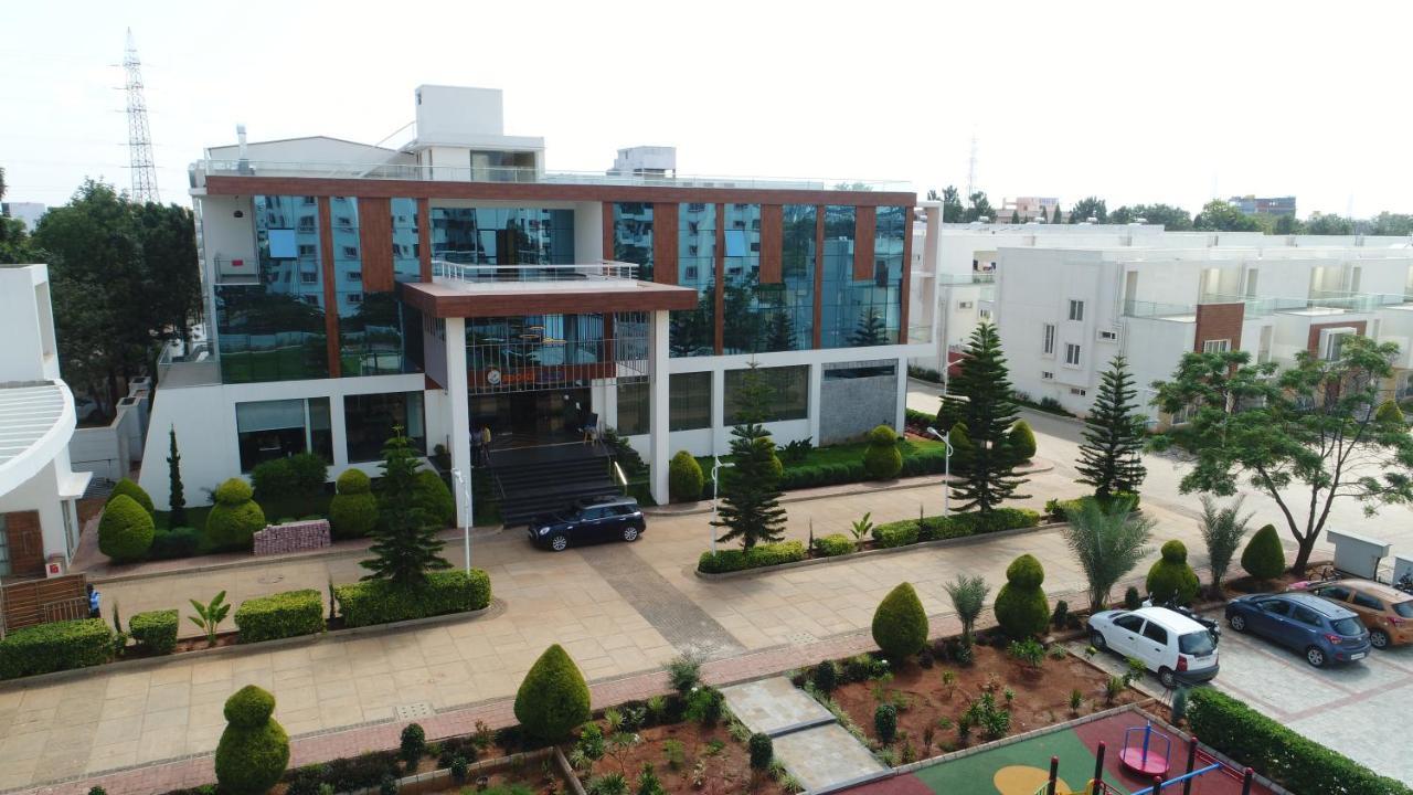 Vrr Astoria Hotel & Convention Center Jigani Bagian luar foto