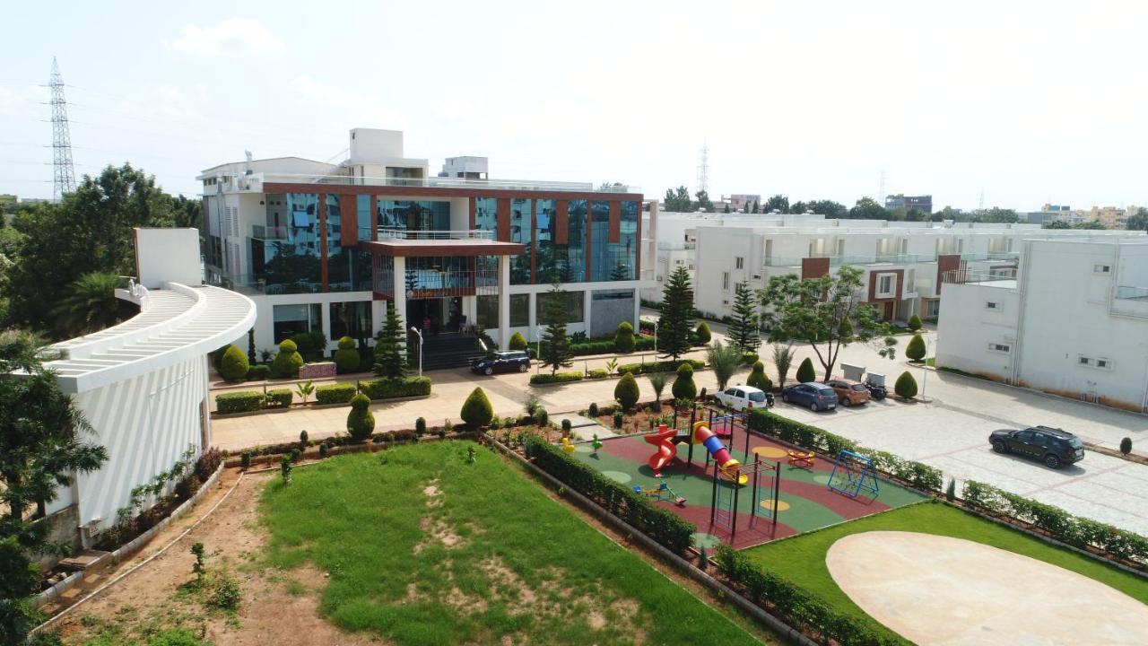 Vrr Astoria Hotel & Convention Center Jigani Bagian luar foto