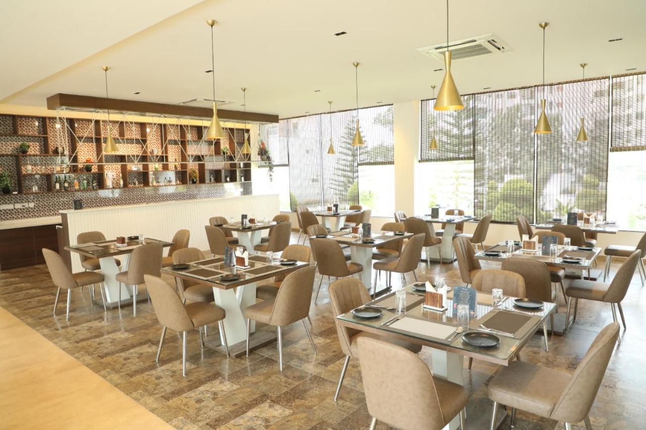Vrr Astoria Hotel & Convention Center Jigani Bagian luar foto