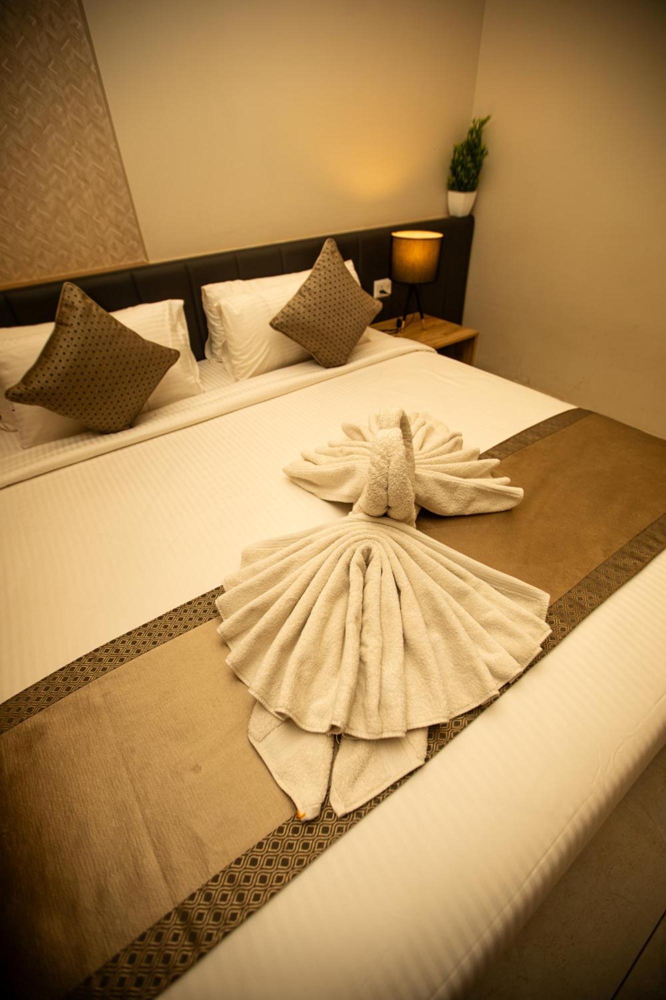 Vrr Astoria Hotel & Convention Center Jigani Bagian luar foto
